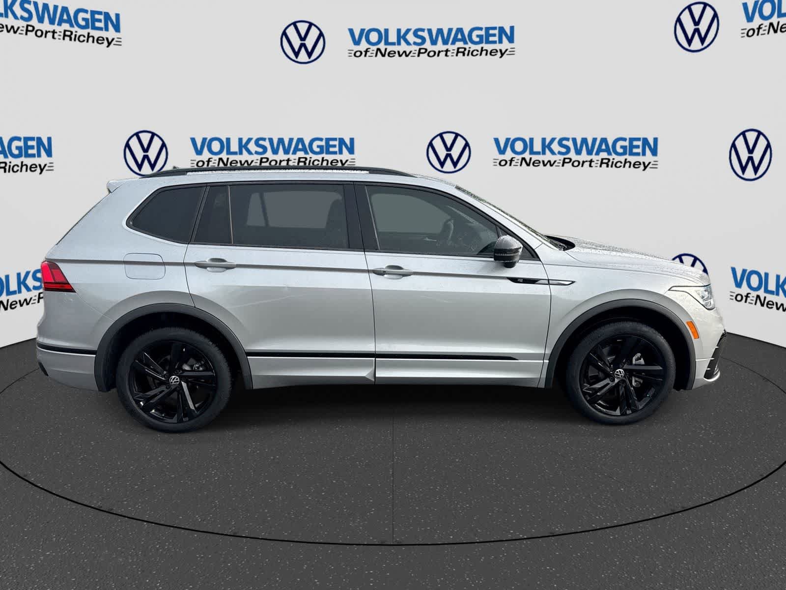 Used 2023 Volkswagen Tiguan SE R-Line FWD image 15