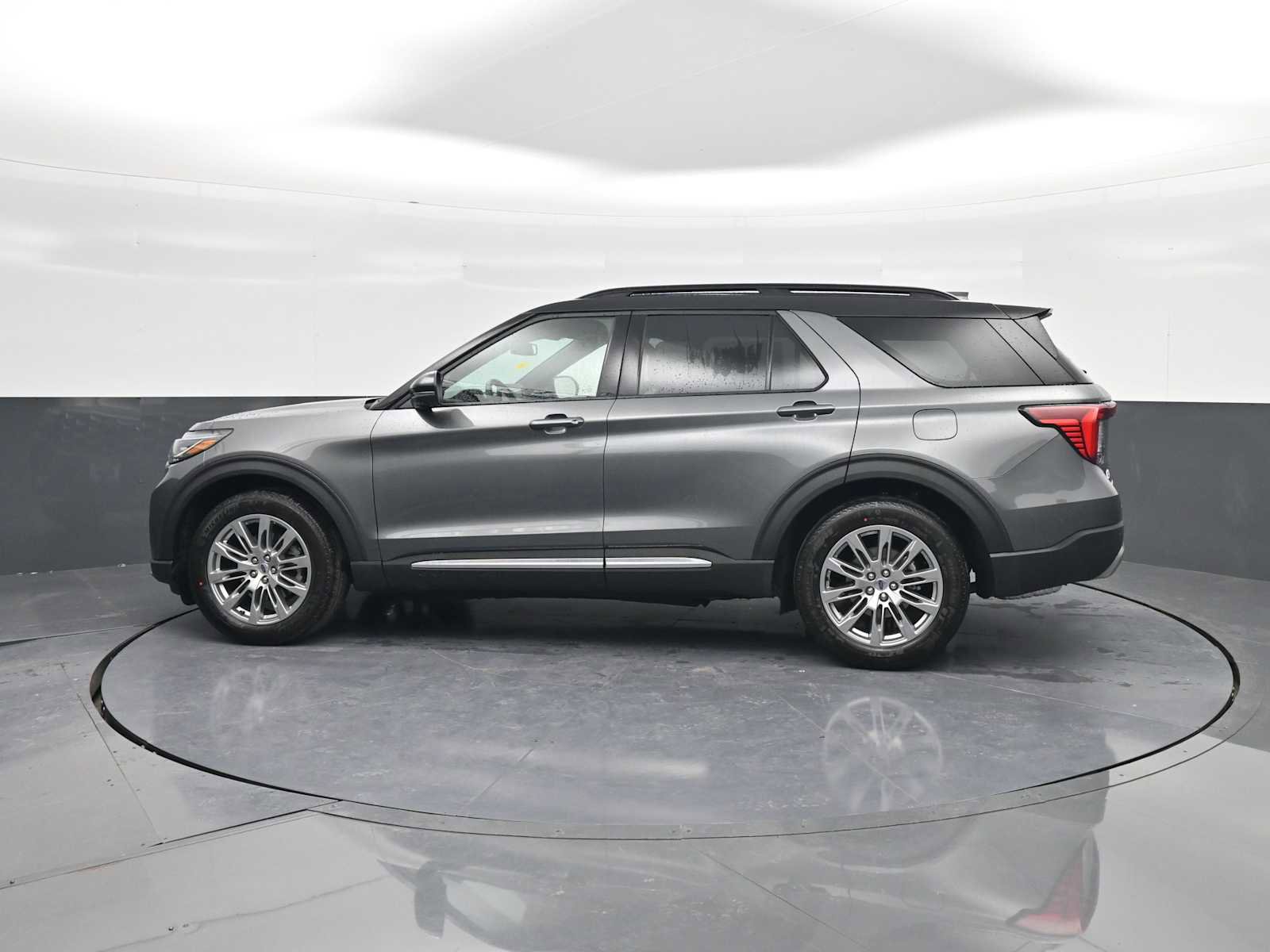 New 2026 Ford Explorer Platinum image 5