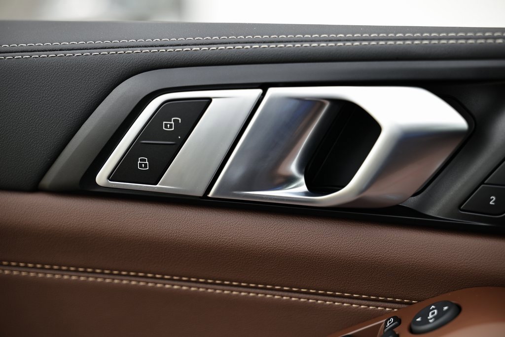 New 2026 BMW X7 M60i w/ M Sport Professional Package image 15