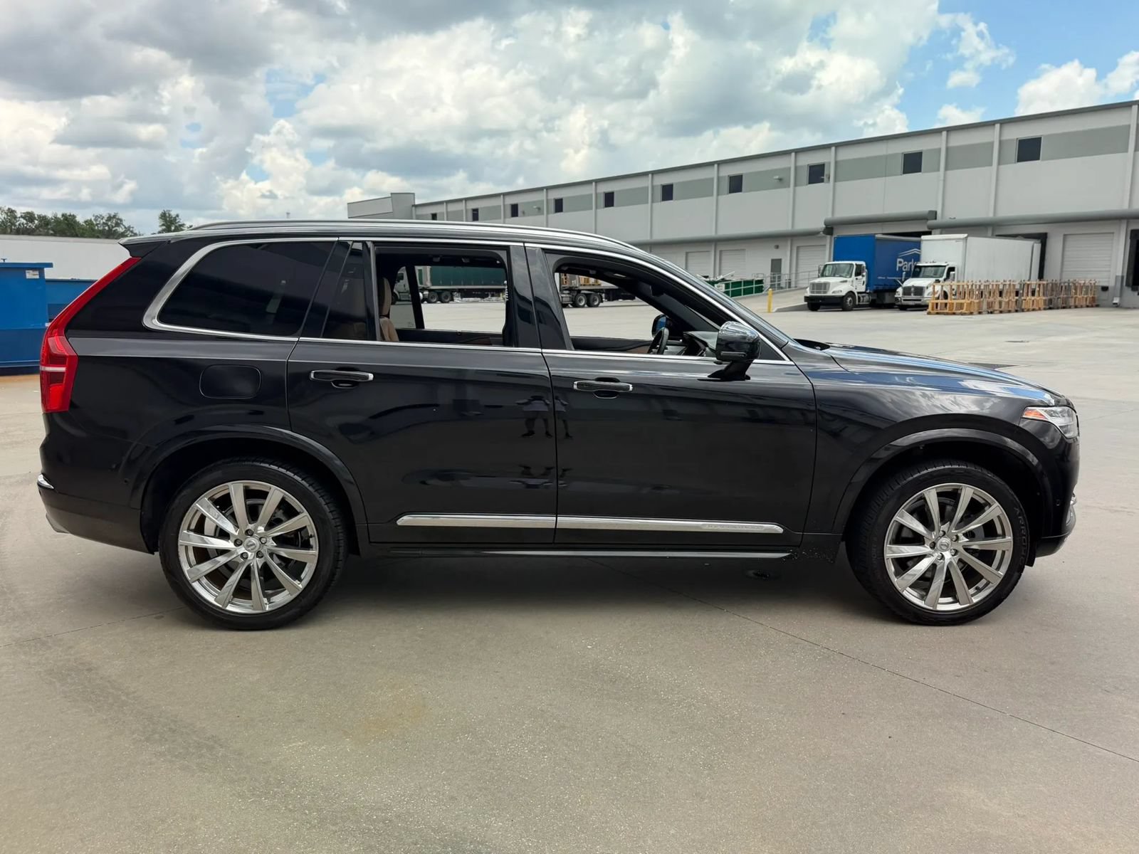 Used 2017 Volvo XC90 T6 Inscription w/ Vision Package AWD/4WD image 6