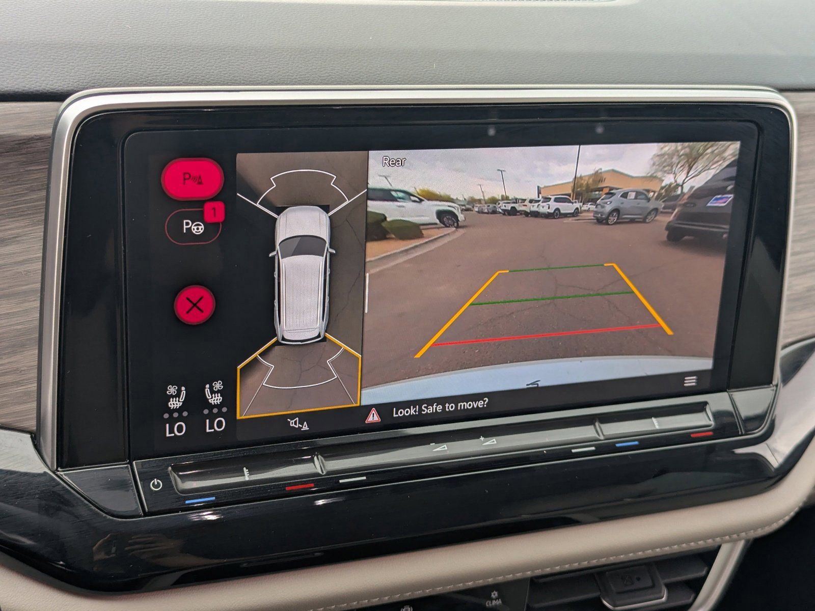 Used 2024 Volkswagen Atlas SEL Premium R-Line image 28