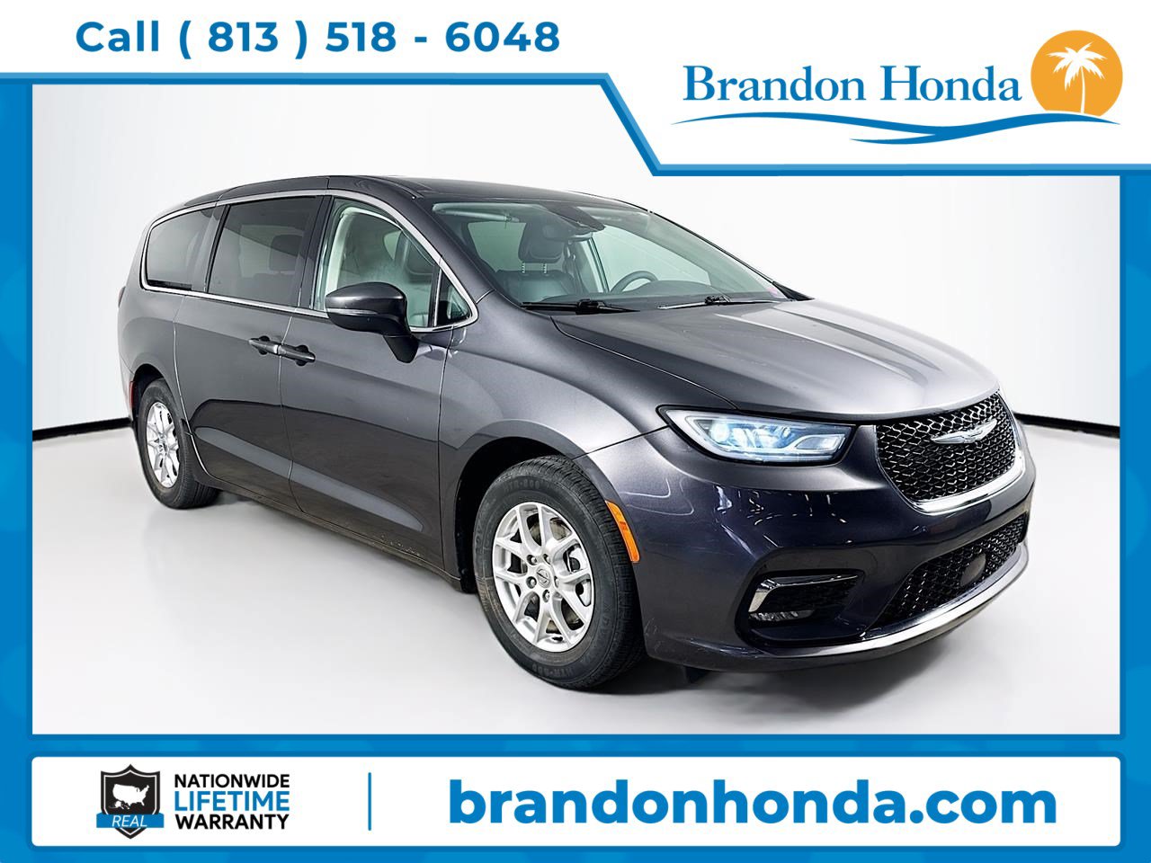 Used 2023 Chrysler Pacifica Touring-L FWD image 1