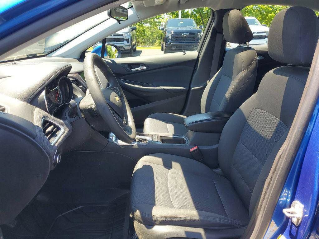 Used 2019 Chevrolet Cruze LT w/ Sun And Sound Package FWD image 5