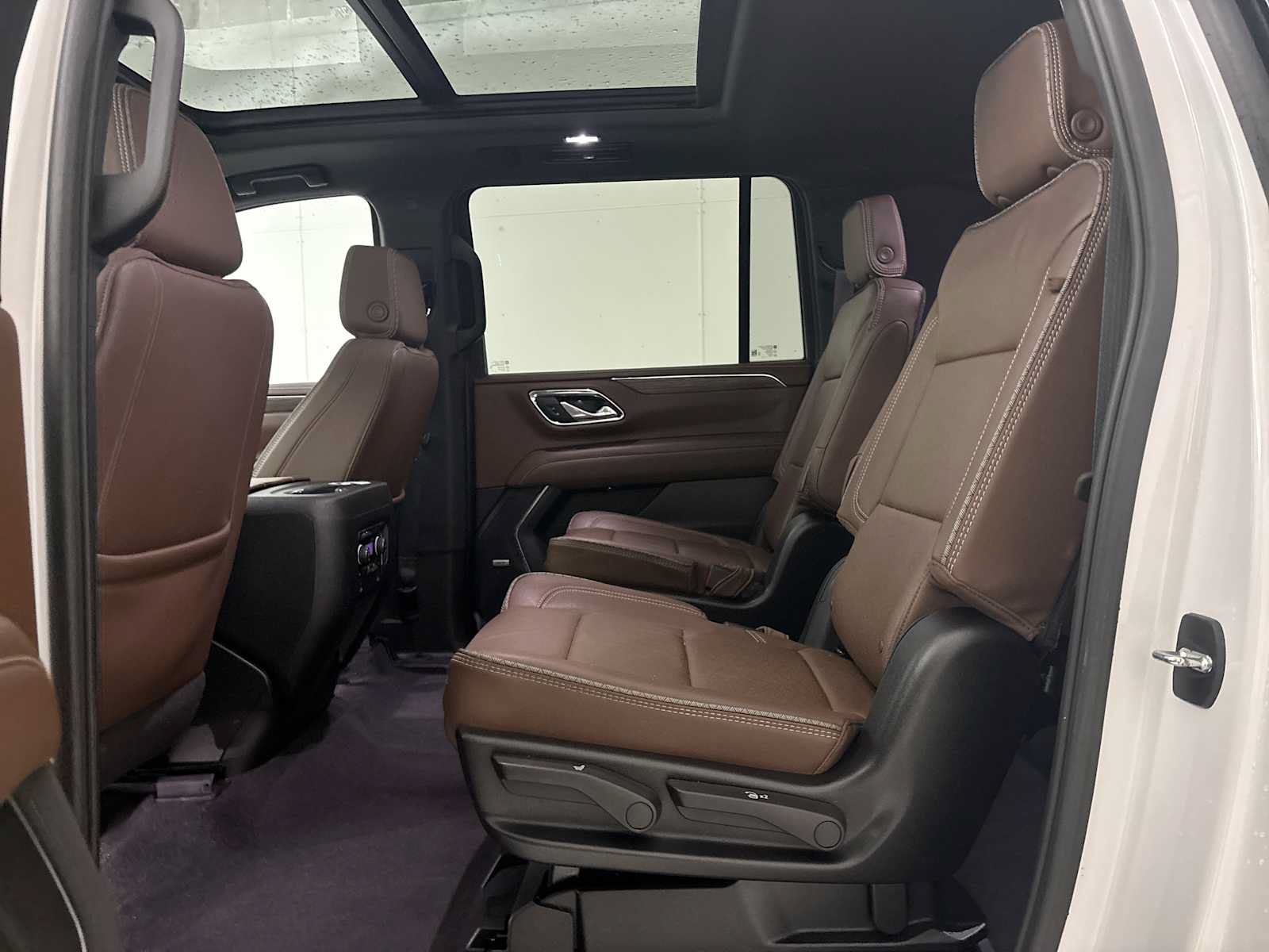 Used 2024 Chevrolet Suburban High Country w/ Premium Package AWD/4WD image 25