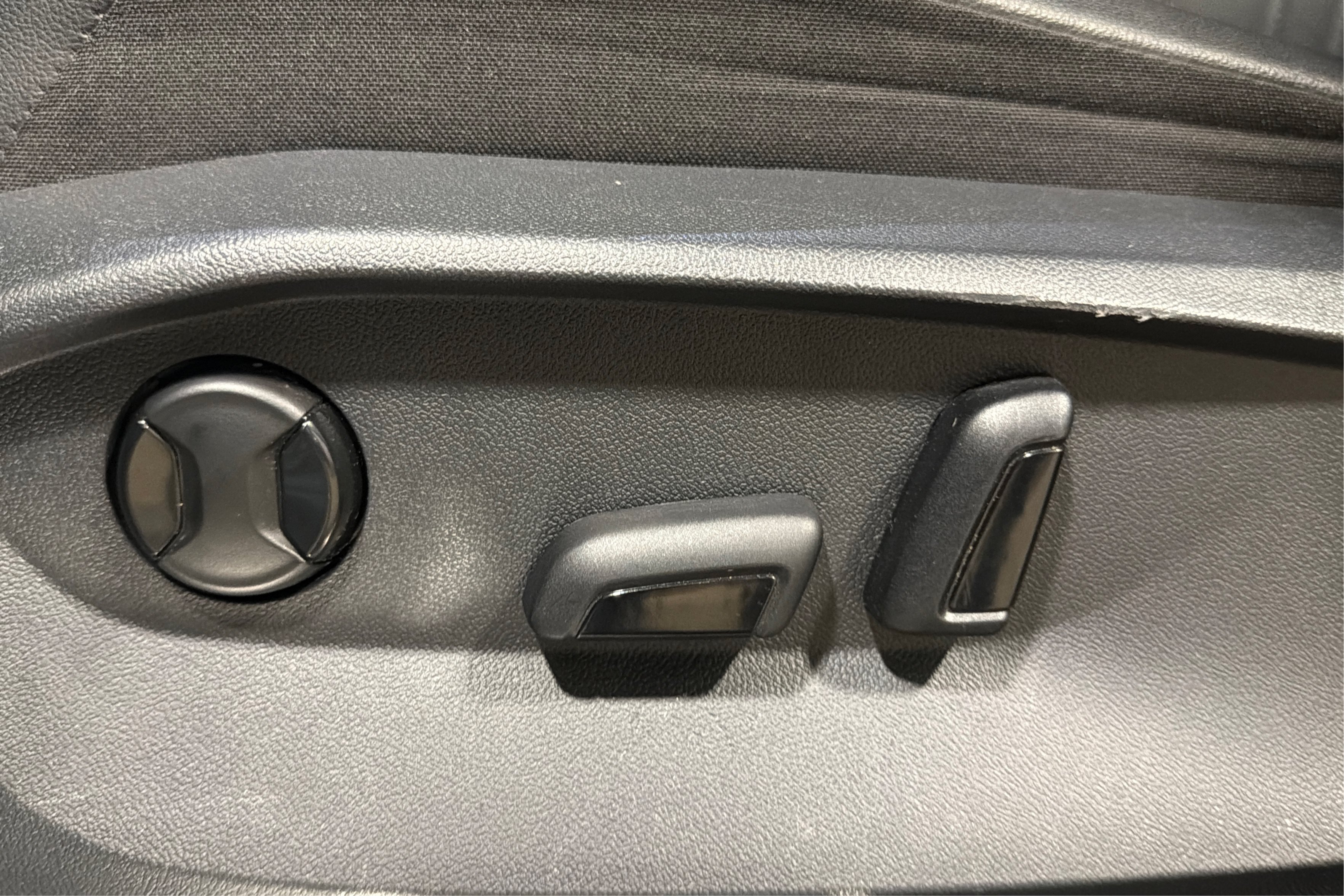 Used 2022 Volkswagen Tiguan SE R-Line AWD/4WD image 18