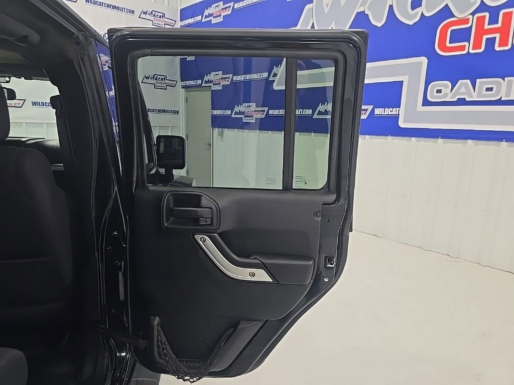 Used 2012 Jeep Wrangler Unlimited Sahara w/ Dual Top Group image 23