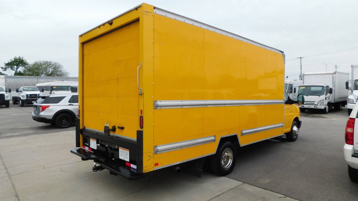 Used 2021 GMC Savana 3500 Extended w/ Power Convenience Package image 2