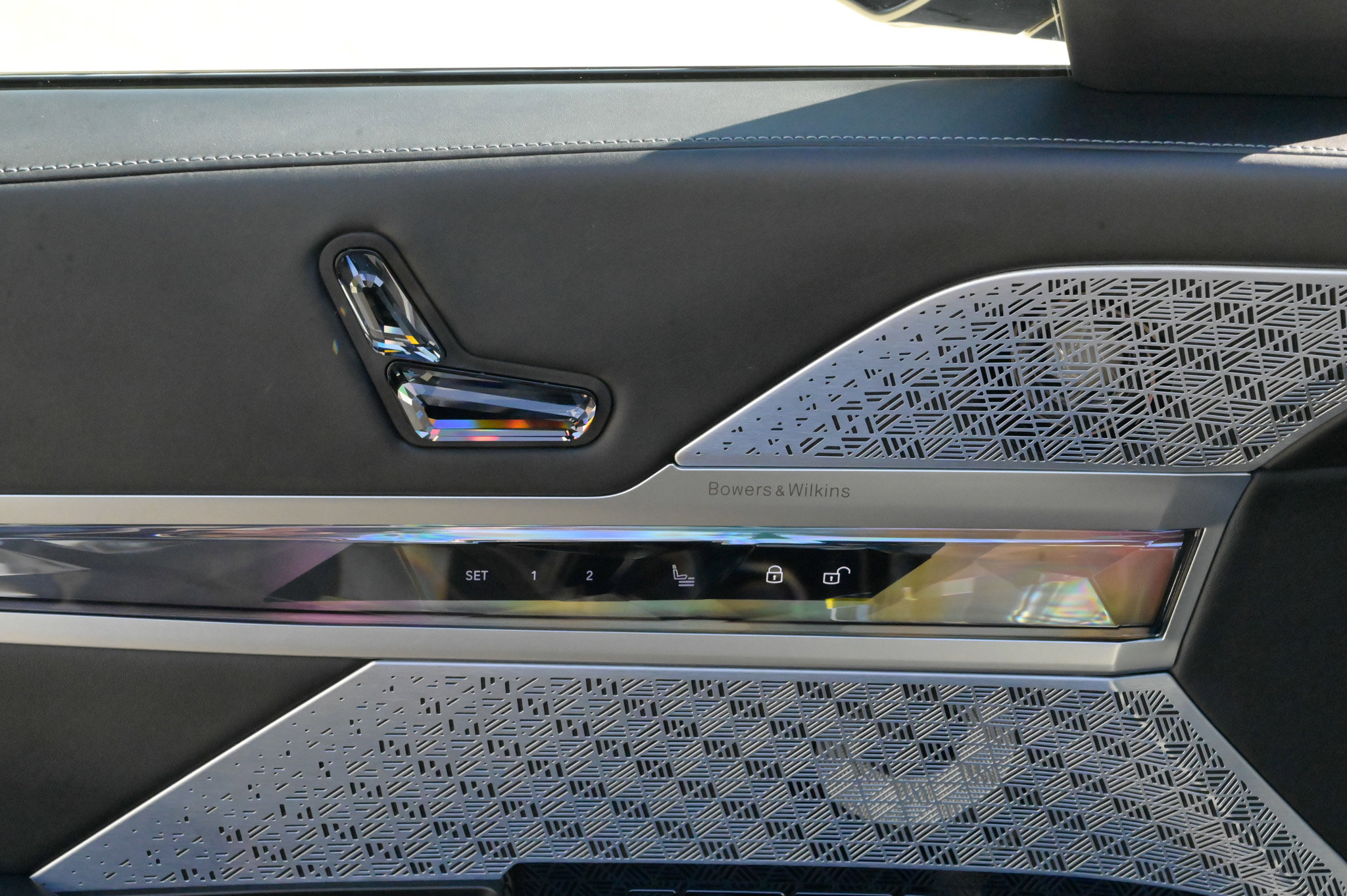 Used 2023 BMW 760i xDrive w/ Executive Package image 18