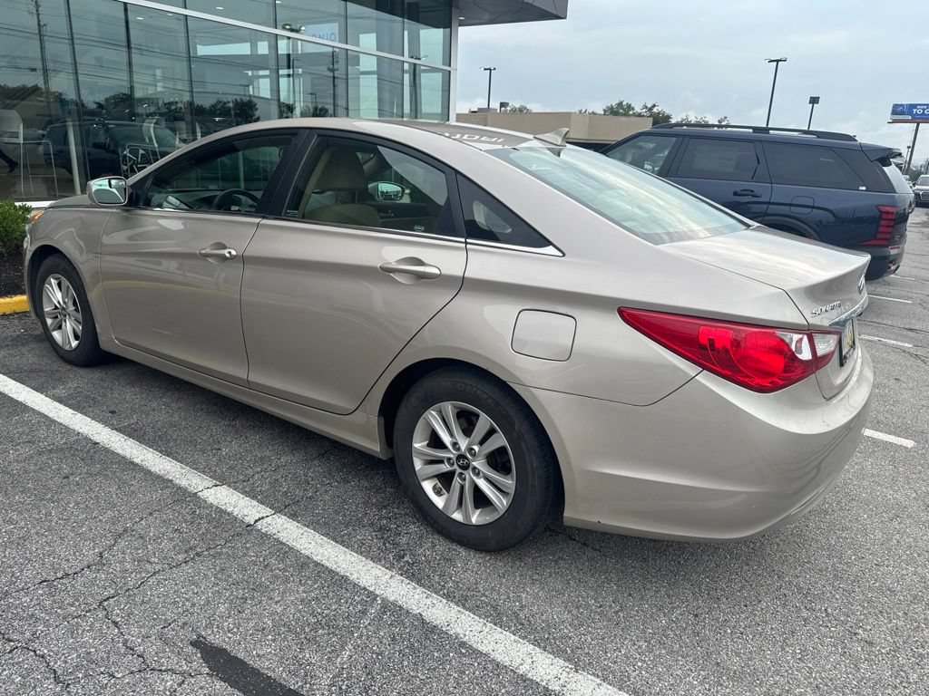 Used 2011 Hyundai Sonata GLS w/ Popular Equipment Pkg 2 FWD image 2