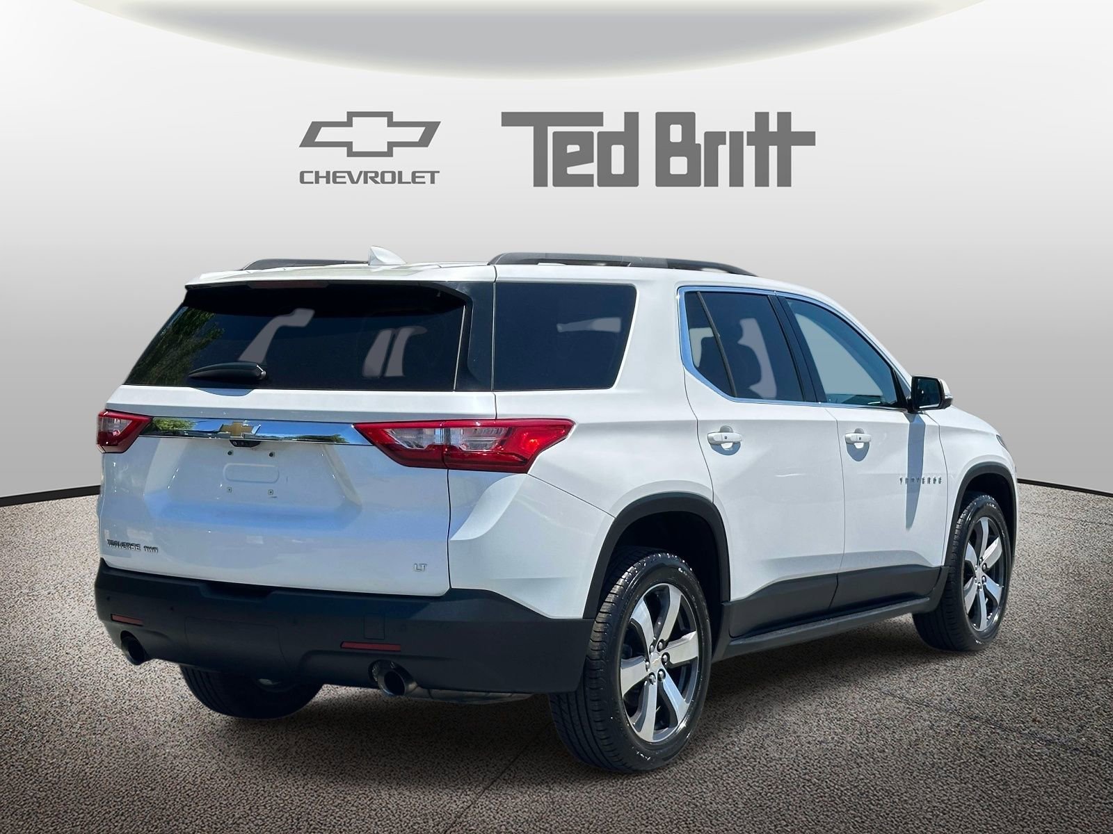 Used 2021 Chevrolet Traverse LT w/ LT Premium Package AWD/4WD image 4