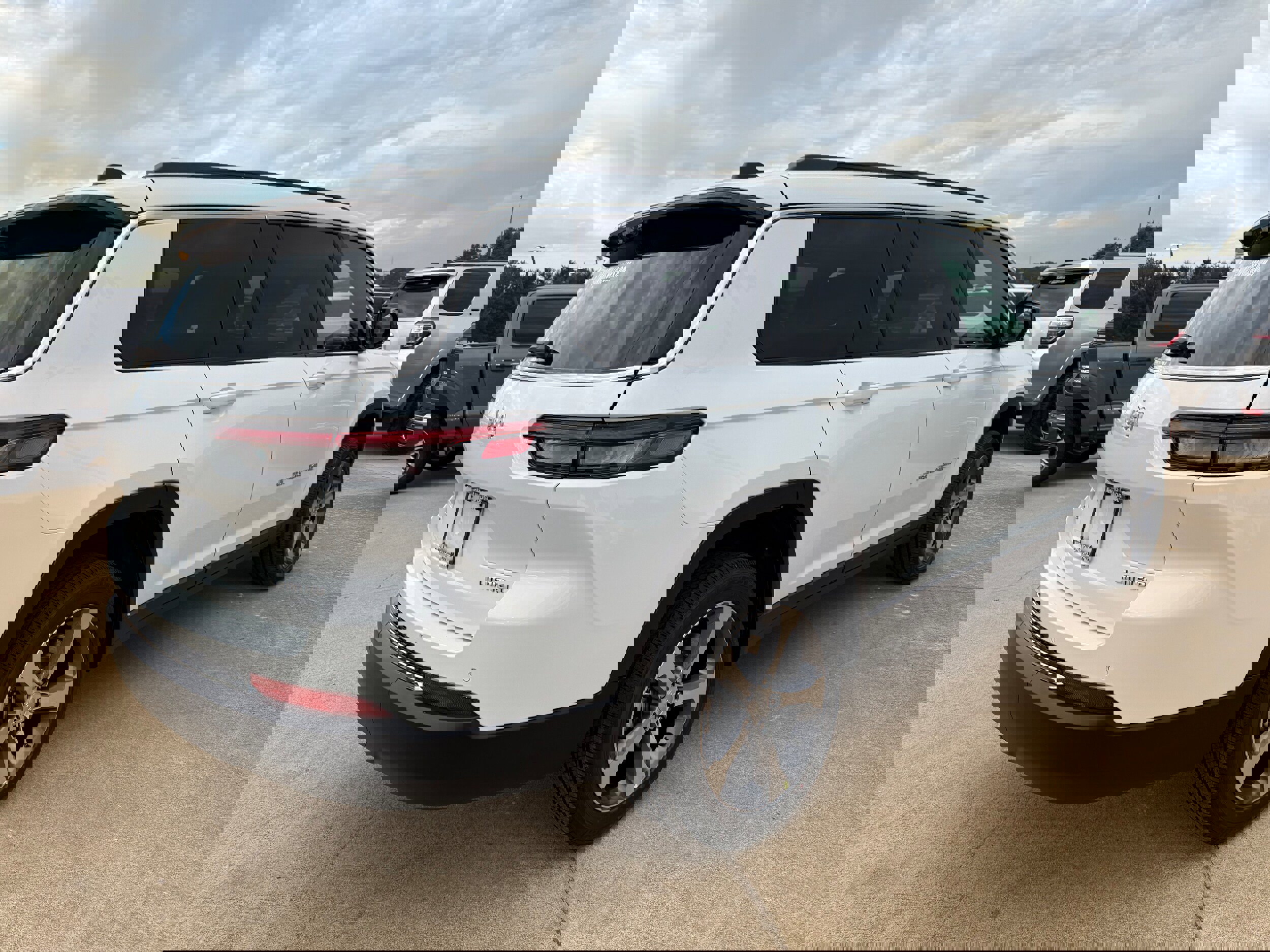 New 2025 Jeep Grand Cherokee L Limited w/ Luxury Tech Group II image 4