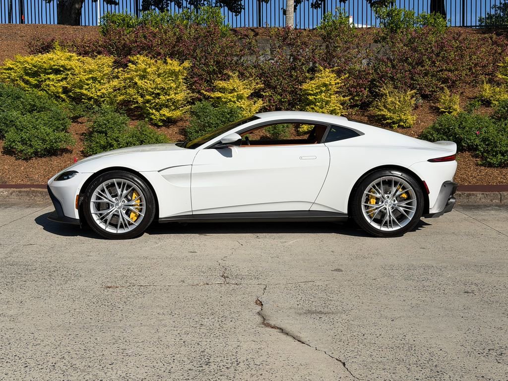 Used 2021 Aston Martin V8 Vantage Coupe image 17