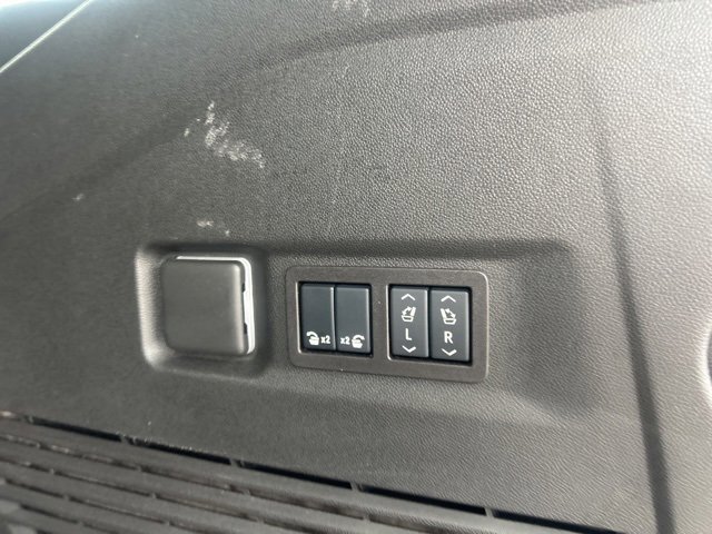 Certified 2025 Chevrolet Suburban High Country image 34