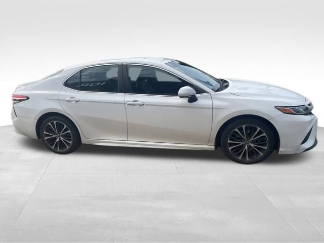Used 2018 Toyota Camry SE w/ Convenience Package FWD image 12