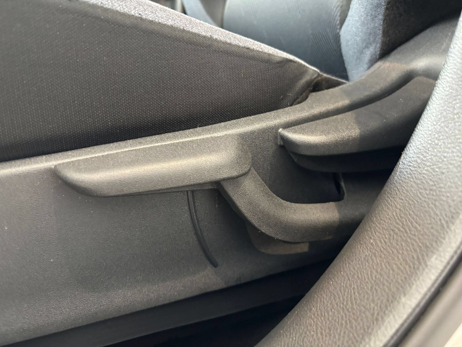 Used 2025 Nissan Versa SV FWD image 22