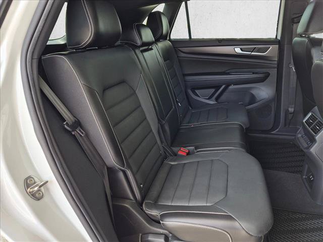 Used 2024 Volkswagen Atlas Cross Sport SEL R-Line AWD/4WD image 21