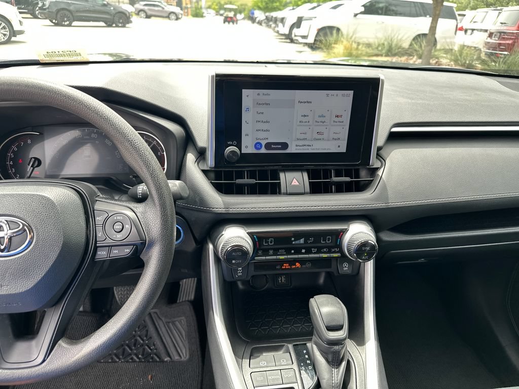 Used 2025 Toyota RAV4 XLE FWD image 23