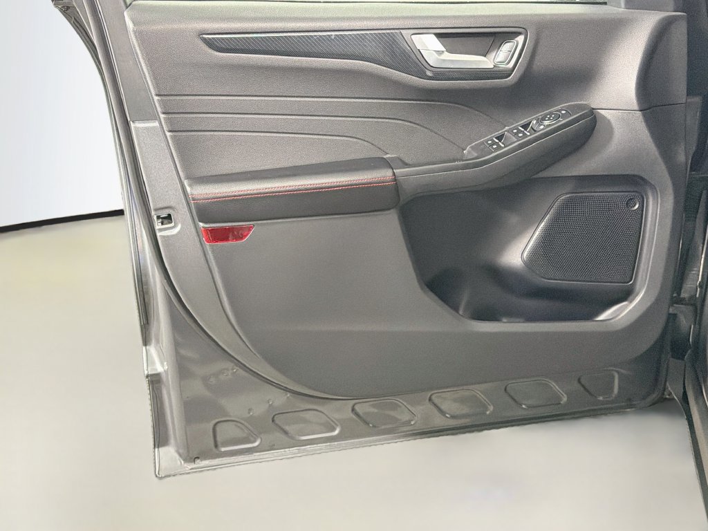 Used 2025 Ford Escape ST-Line FWD image 32
