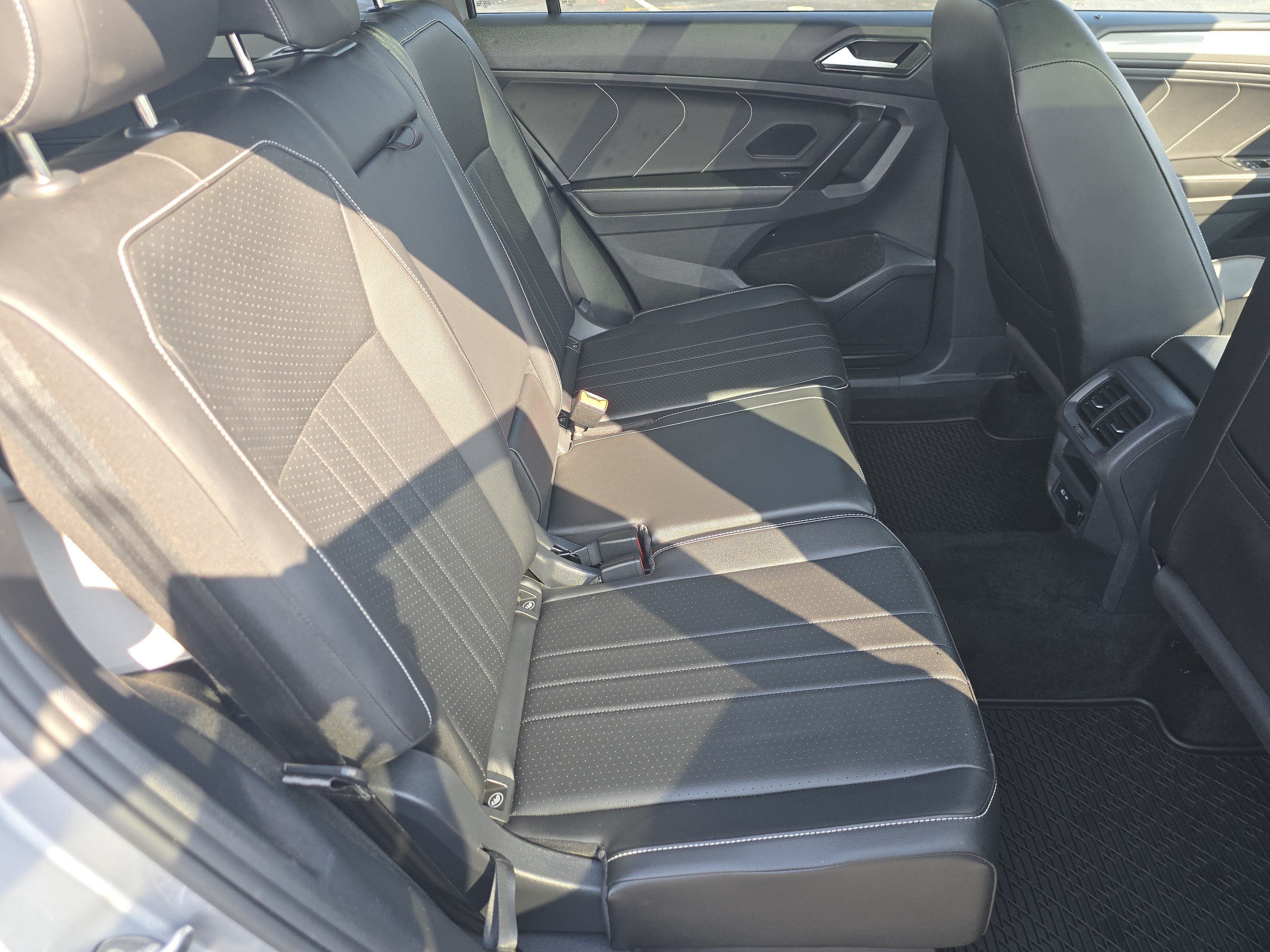 Certified 2024 Volkswagen Tiguan SE AWD/4WD image 18
