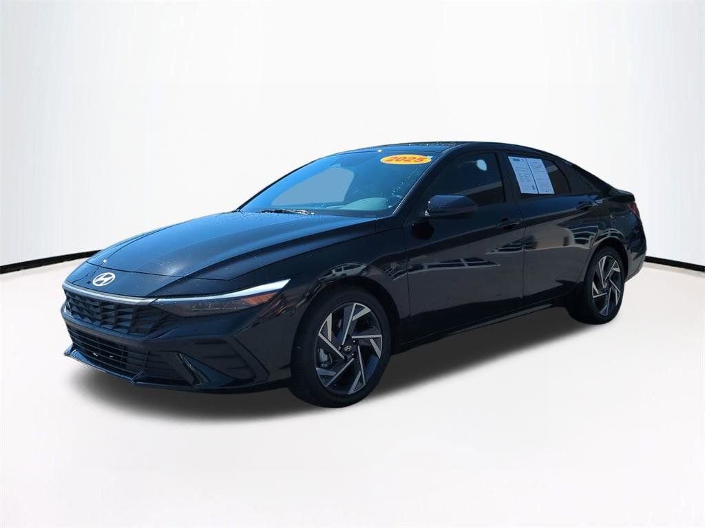 Certified 2025 Hyundai Elantra SEL FWD image 9