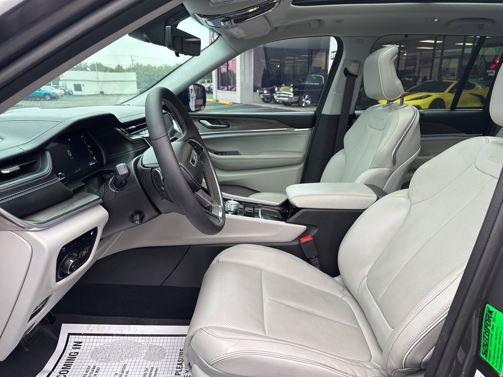 Used 2022 Jeep Grand Cherokee Overland w/ Luxury Tech Group IV image 22