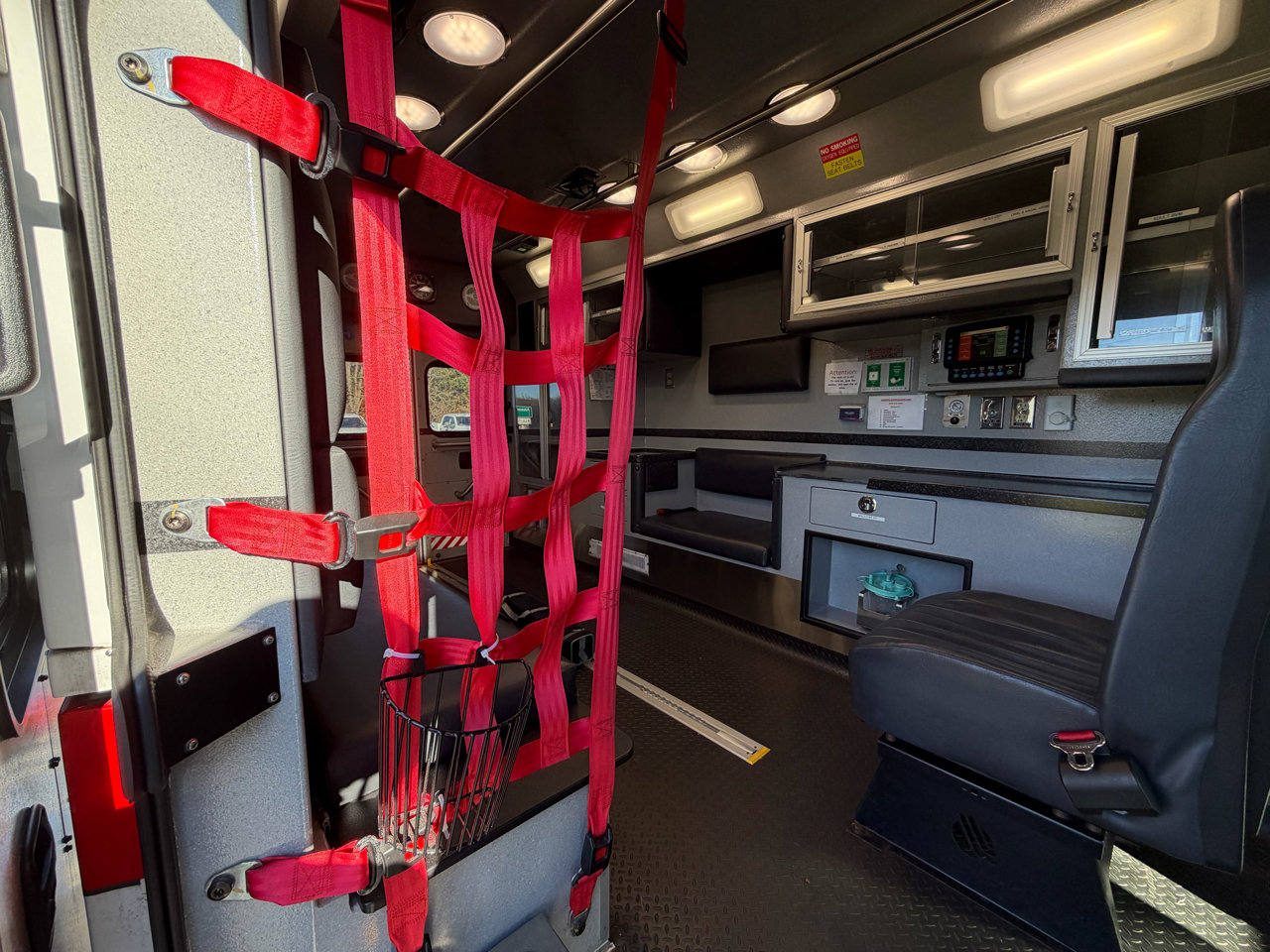 Used 2015 Chevrolet Express 4500 w/ Ambulance Package image 37