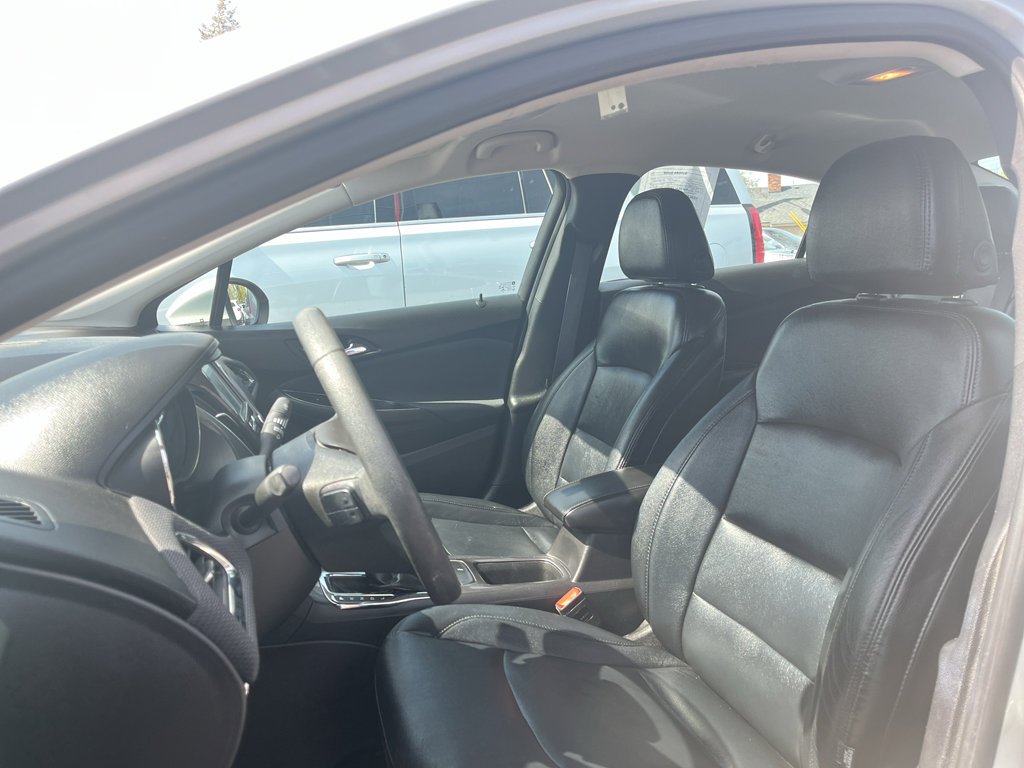 Used 2017 Chevrolet Cruze LT w/ Convenience Package FWD image 12