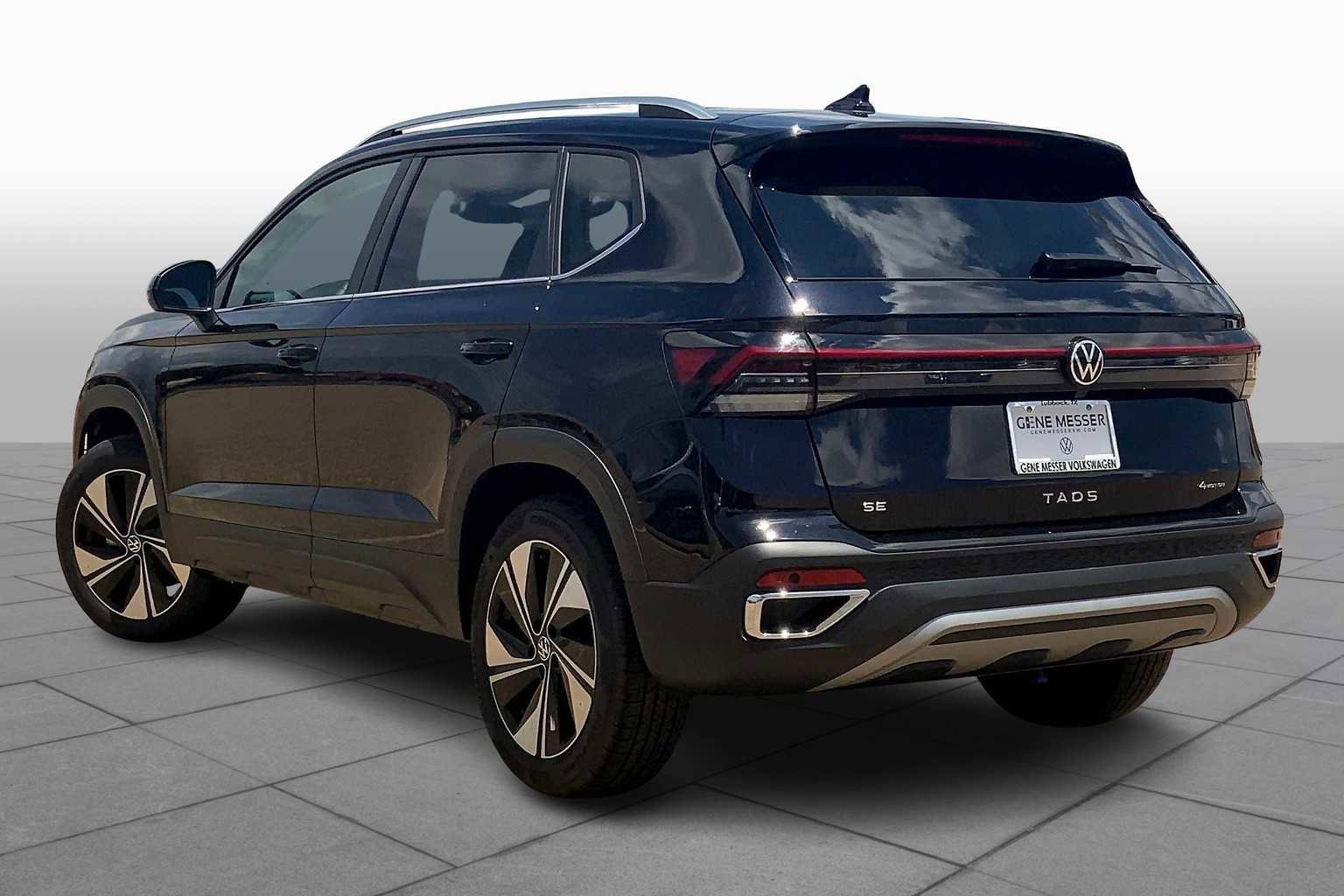 Used 2025 Volkswagen Taos SE AWD/4WD image 11