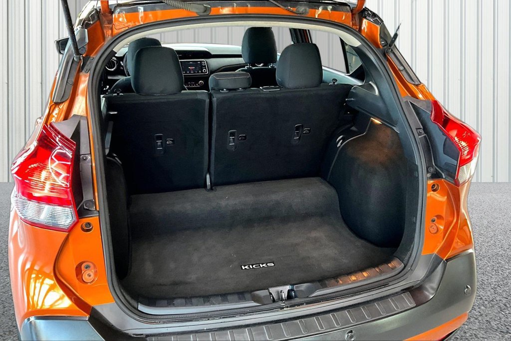 Used 2020 Nissan Kicks SR w/ Exterior Package FWD image 23