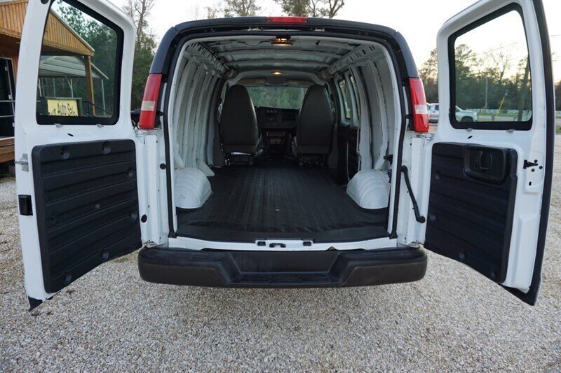 Used 2010 Chevrolet Express 1500 RWD image 27