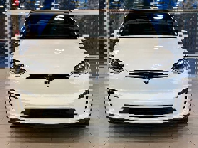 Used 2022 Tesla Model X Plaid image 3