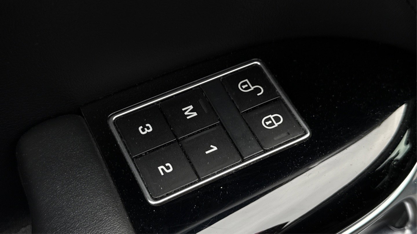 Used 2014 Land Rover Range Rover Supercharged image 44