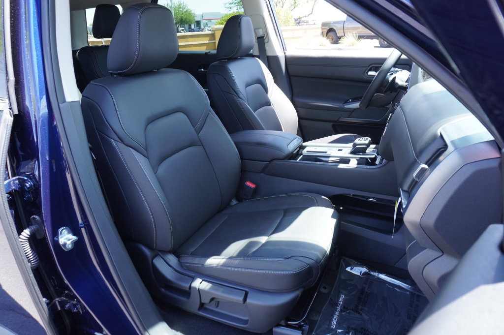 New 2026 Nissan Pathfinder SL w/ SL Premium Package FWD image 13