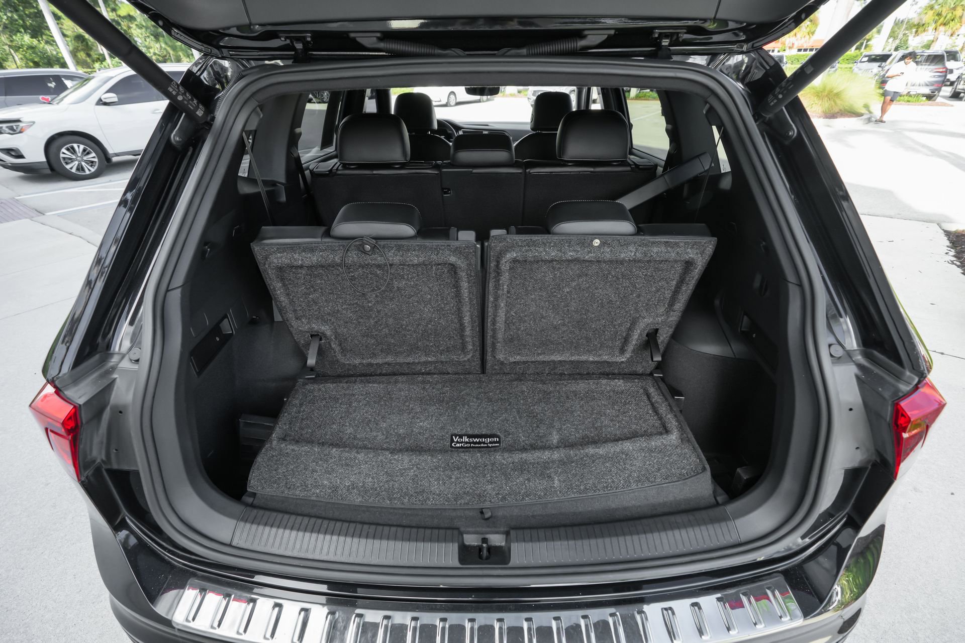 Used 2022 Volkswagen Tiguan SE R-Line image 39