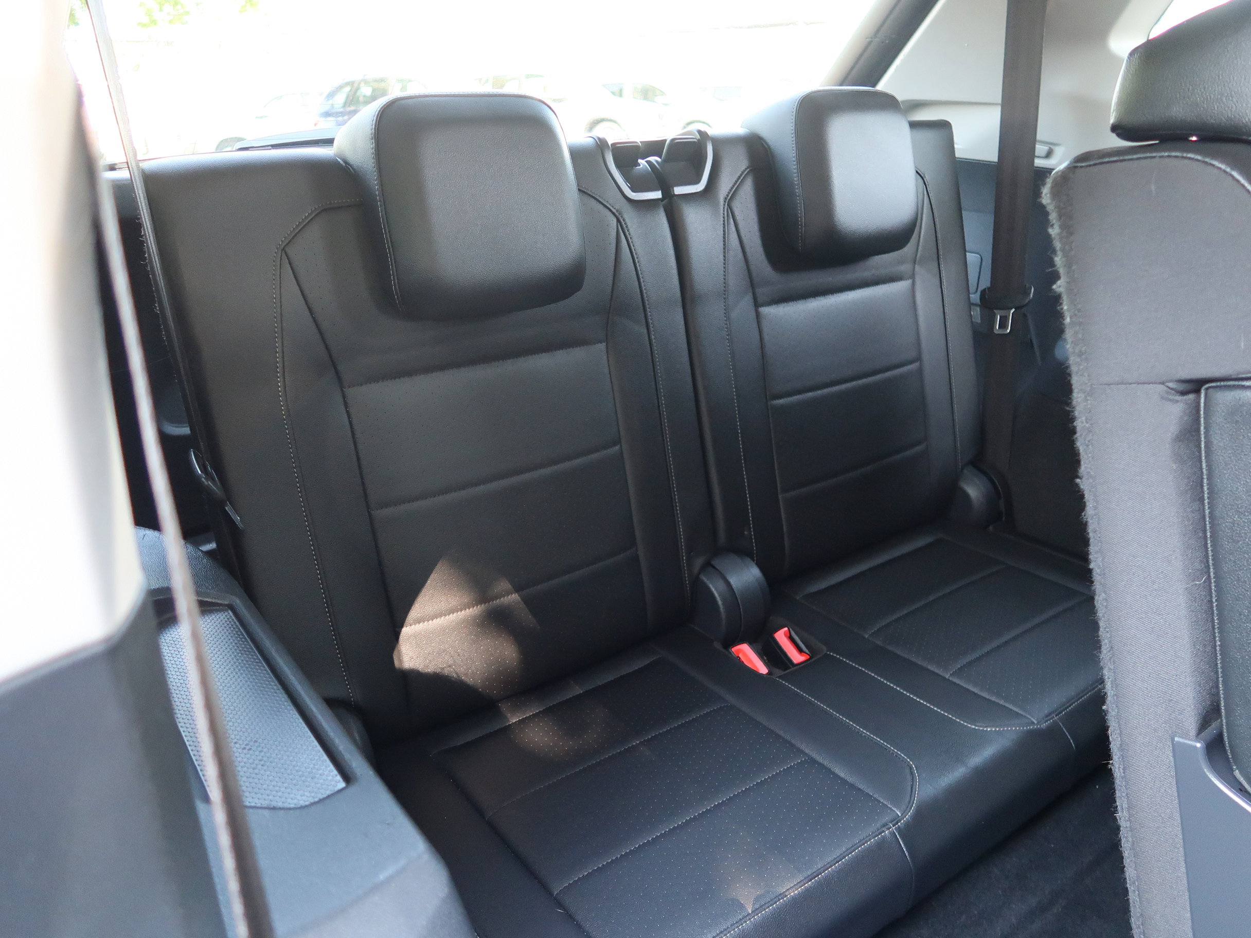 Used 2018 Volkswagen Tiguan SEL image 38