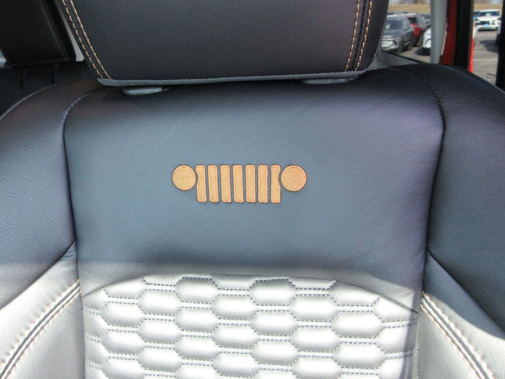 Used 2025 Jeep Wrangler Sport S image 23