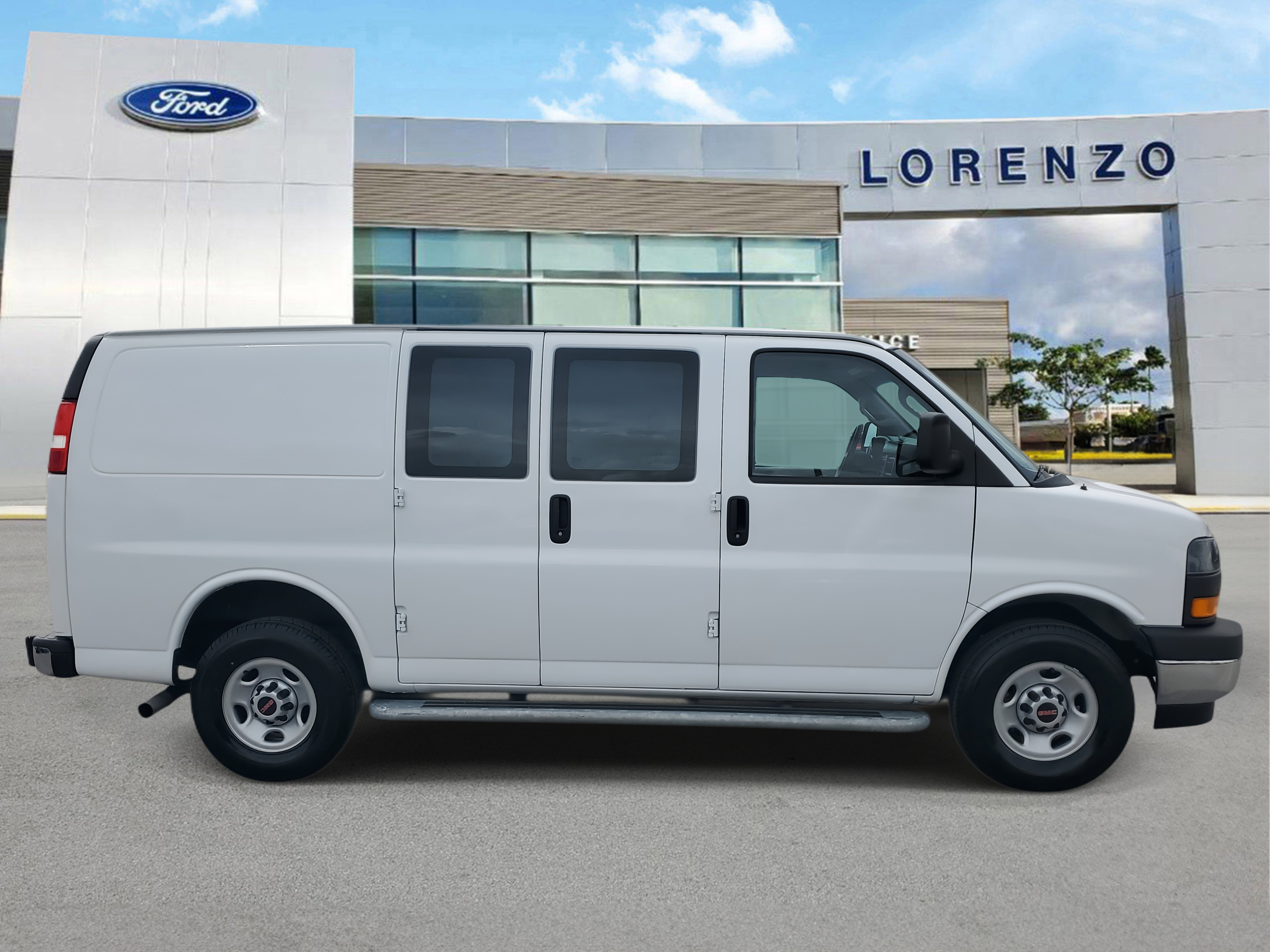 Used 2023 GMC Savana 2500 w/ Driver Convenience Package image 4