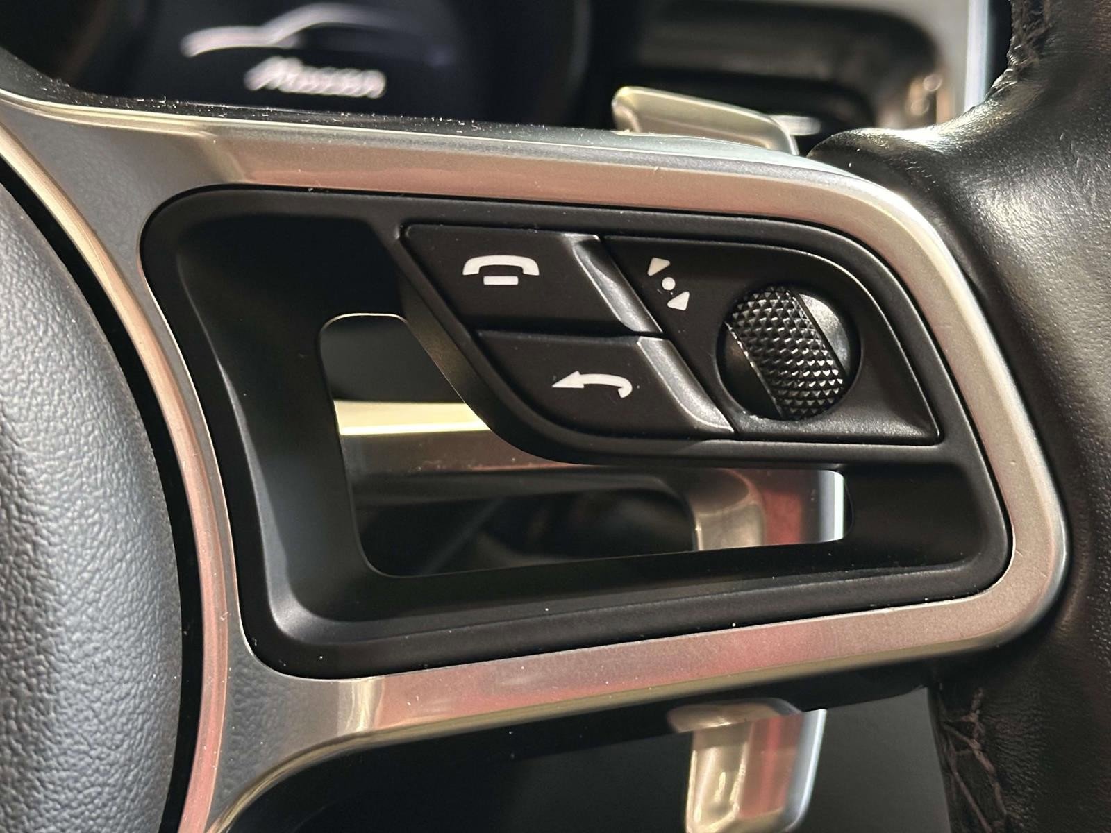 Used 2020 Porsche Macan image 23