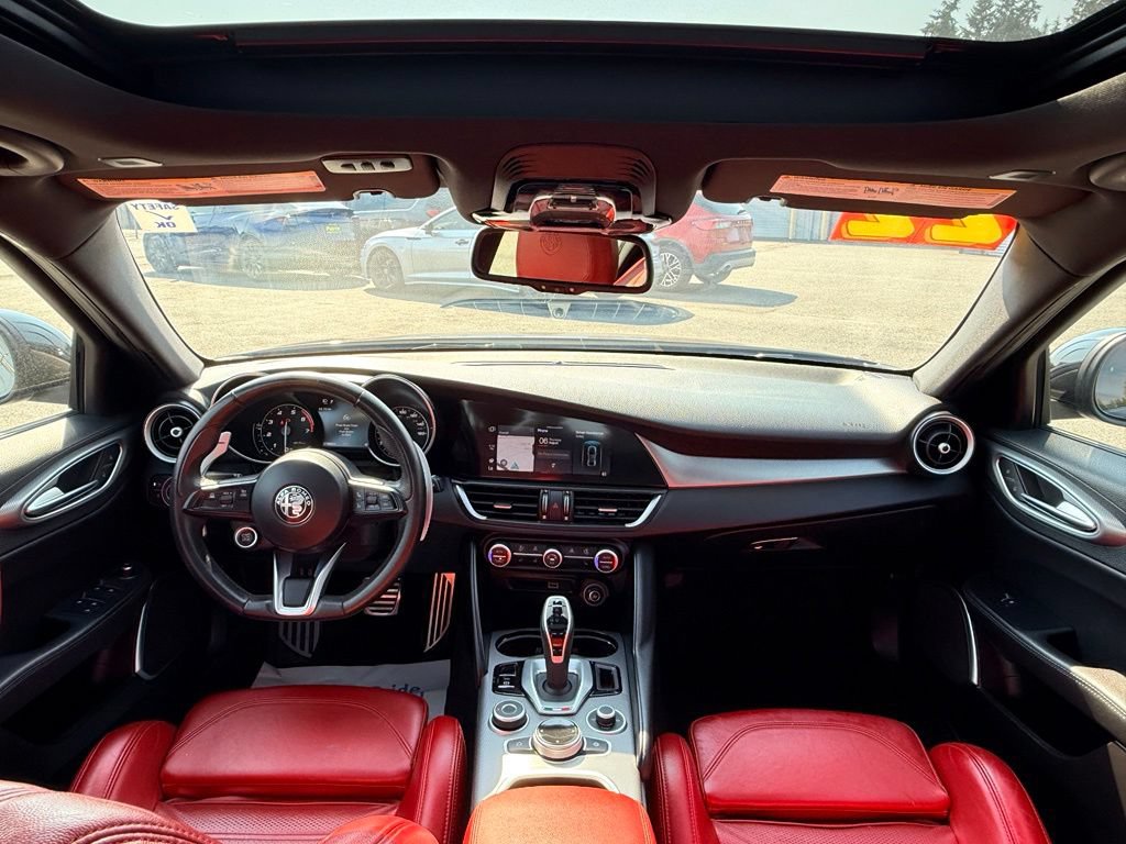 Used 2022 Alfa Romeo Giulia Veloce RWD image 12