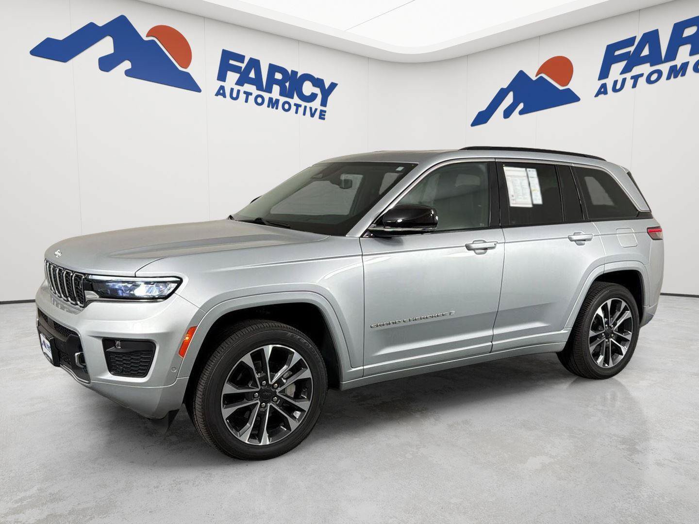 Used 2025 Jeep Grand Cherokee Overland w/ Adv Protech Group III AWD/4WD image 1