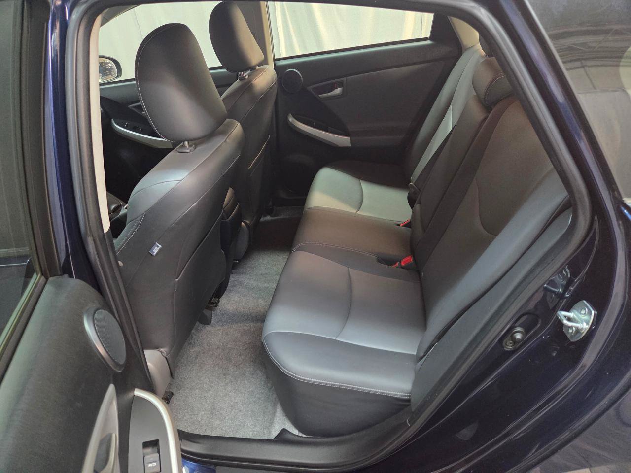 Used 2015 Toyota Prius Five w/ Advanced Technology Package FWD image 16