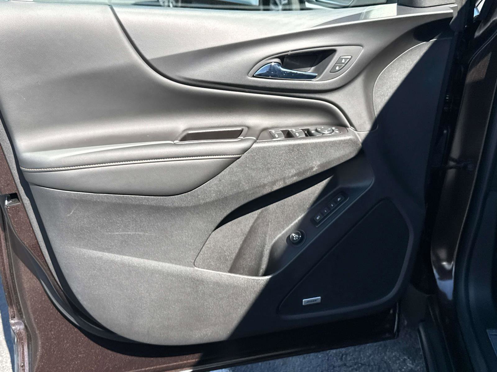 Used 2020 Chevrolet Equinox Premier FWD image 22