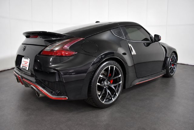 Used 2019 Nissan 370Z NISMO RWD image 4