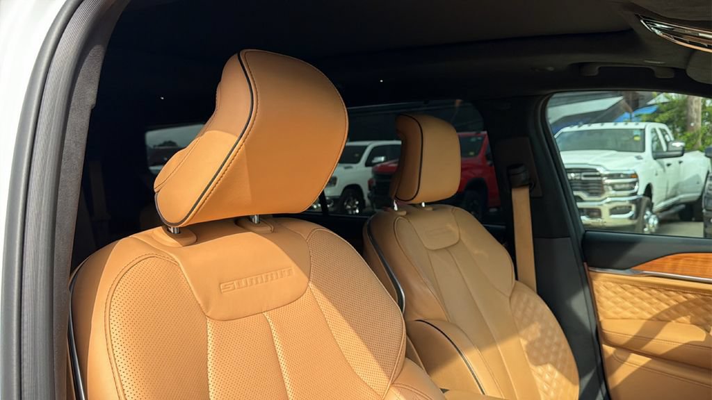 Used 2025 Jeep Grand Cherokee L Summit AWD/4WD image 33