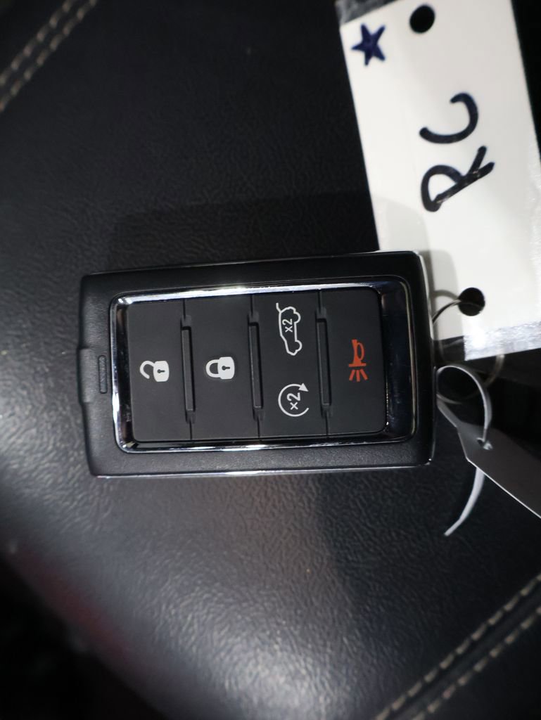 Used 2024 Jeep Grand Cherokee Altitude image 28