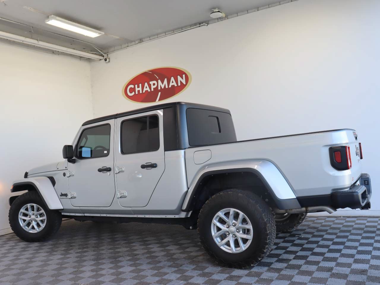 Used 2023 Jeep Gladiator Sport AWD/4WD image 3