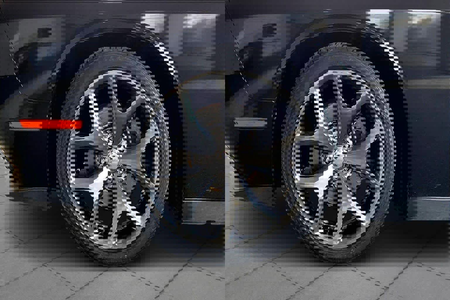 Used 2015 Dodge Challenger SXT w/ Sound Group image 10