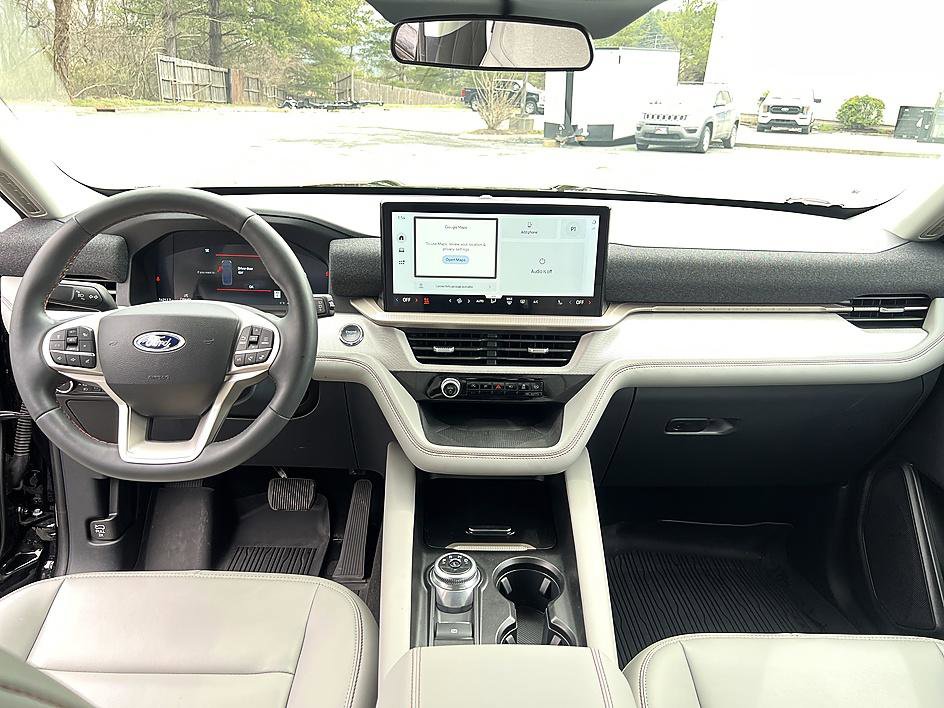 Used 2025 Ford Explorer Active w/ Active Comfort Package image 13