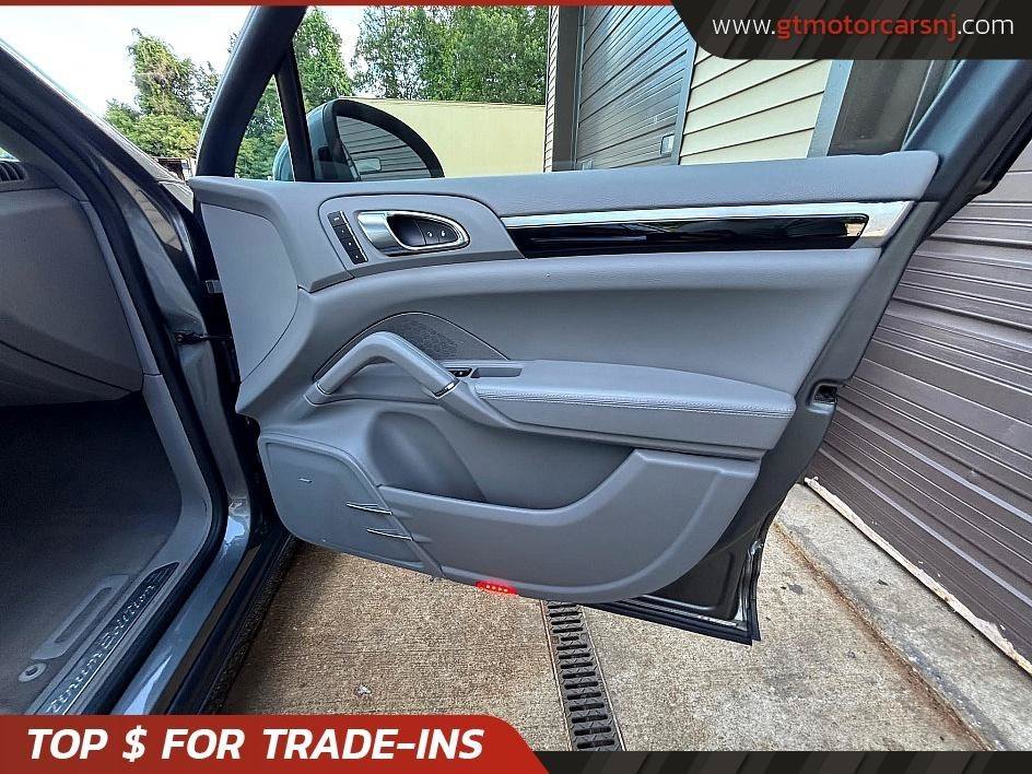 Used 2014 Porsche Cayenne Diesel Platinum Edition AWD/4WD image 22