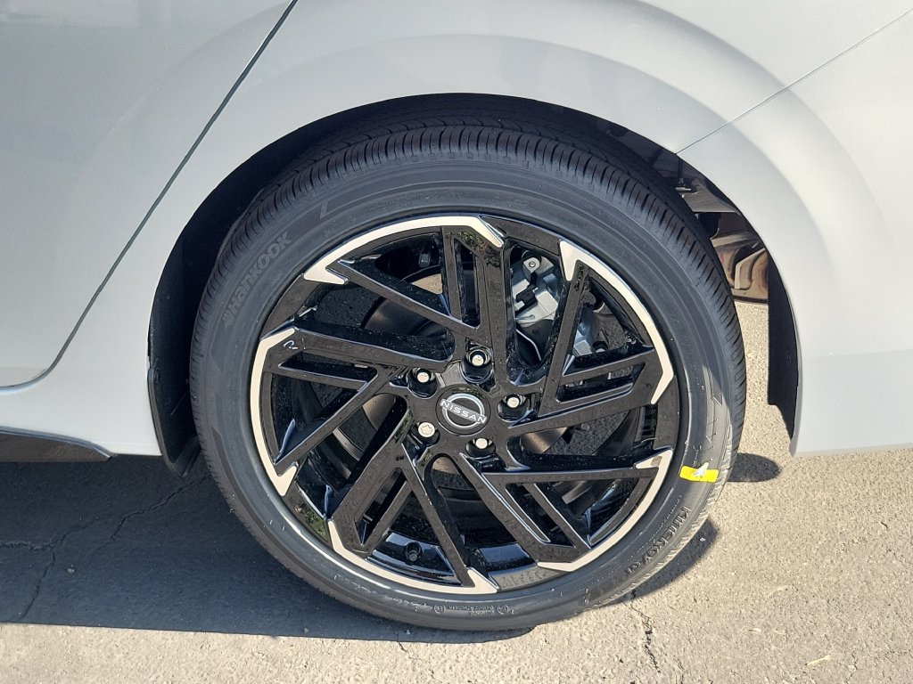 New 2027 Nissan Sentra SR w/ Floor Mat Package FWD image 5